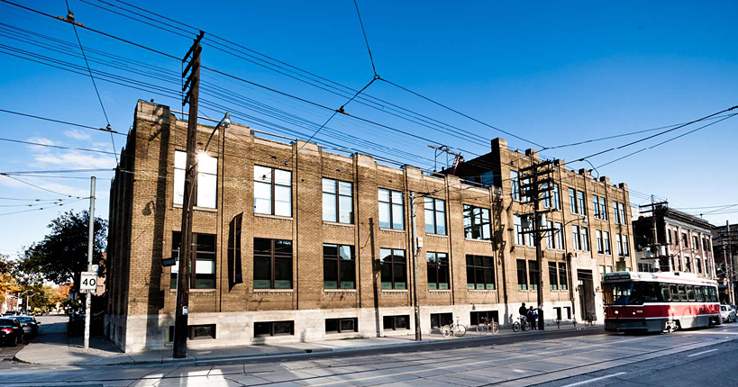183 Bathurst, Toronto- exterior building photo/photo de l'extérieur de l'immeuble
