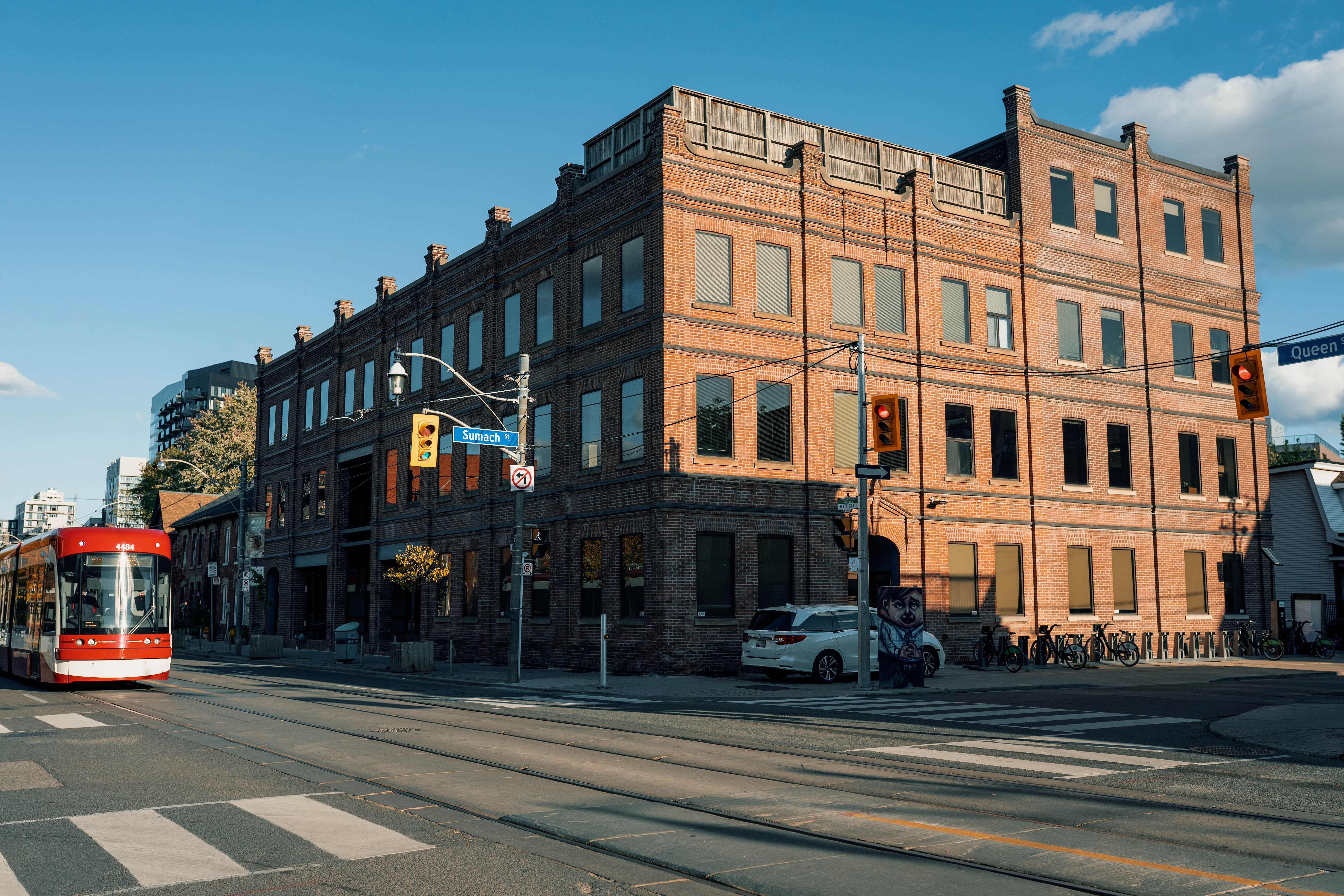 489 Queen E Allied Properties Reit